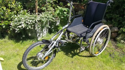 Rollstuhlfahrrad Original Speedy Dreirad Therapierad Fahrad fahren Norden